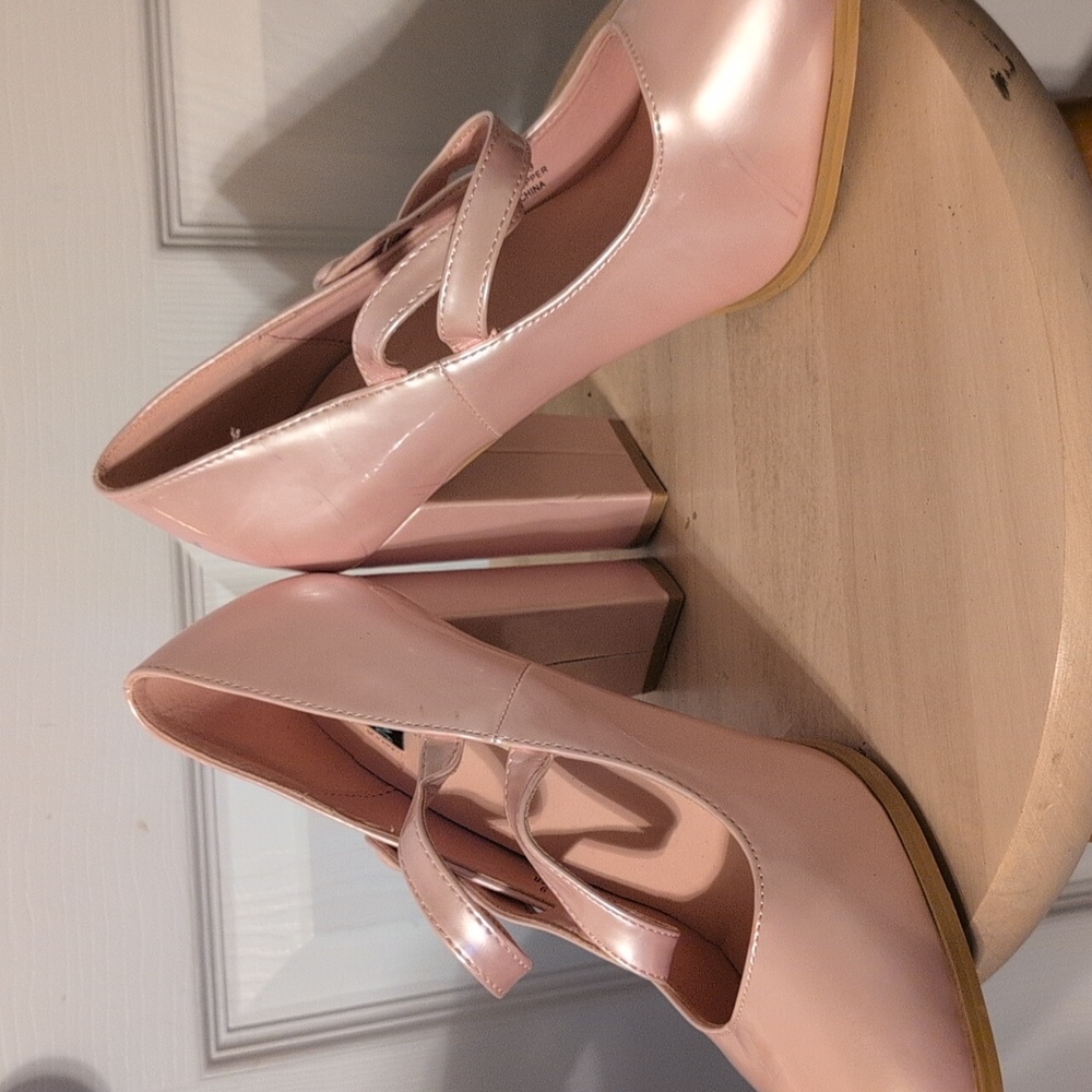 Shoes - Picture 2 of 5